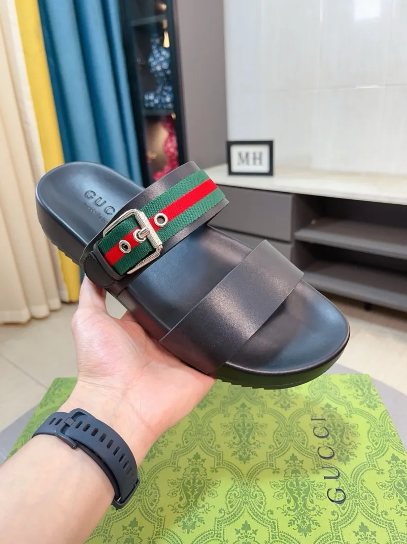 Men's Men's Shoes💰300🌸🌸【GUCCI New Style】This slipper is made of GG polyester fiber and is decorated with the Gucci label on the front, adding a bold logo feel to the style. "Gucci Made in Italy" stamped label Rubber sole Flat Made in Italy Men's sizes 39 to 45, (46. Customized